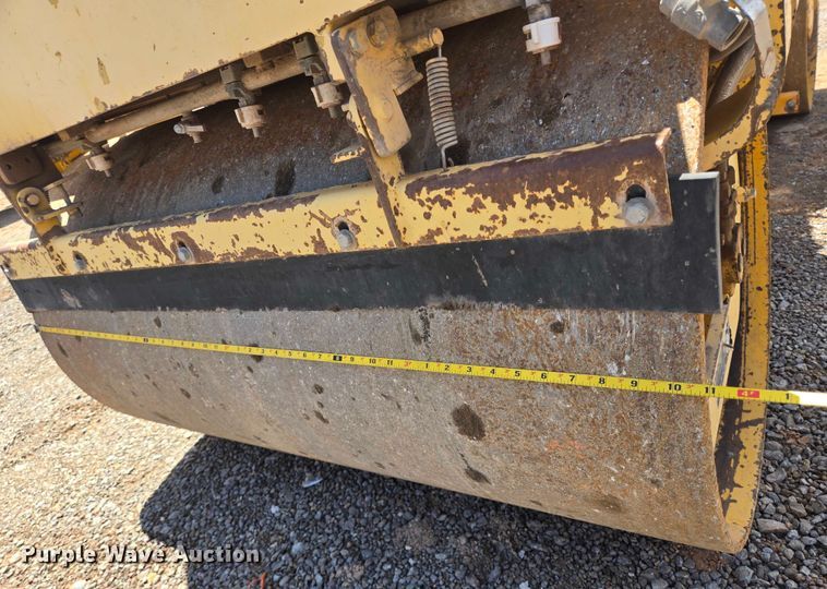 image for item DT4887 2006 Sakai SW320 double drum vibratory roller