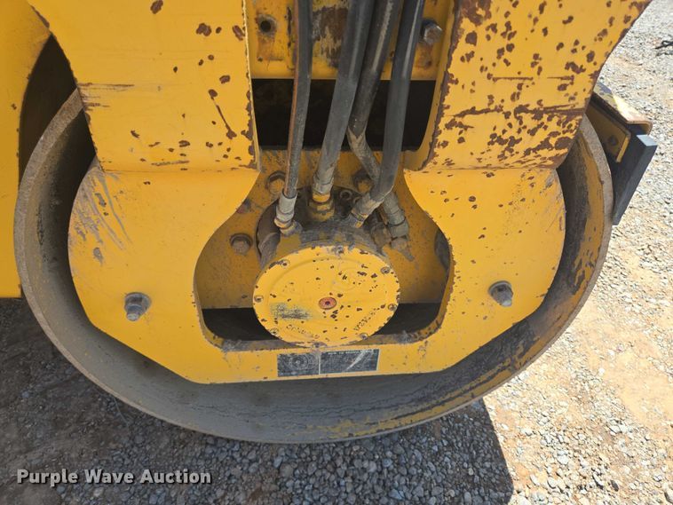 image for item DT4888 2007 Sakai SW320 double drum vibratory roller