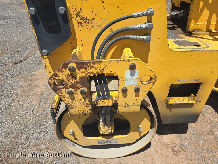 image for item DT4888 2007 Sakai SW320 double drum vibratory roller