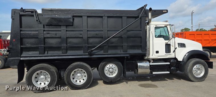 image for item DT4893 2013 Mack Granite GU713 dump truck