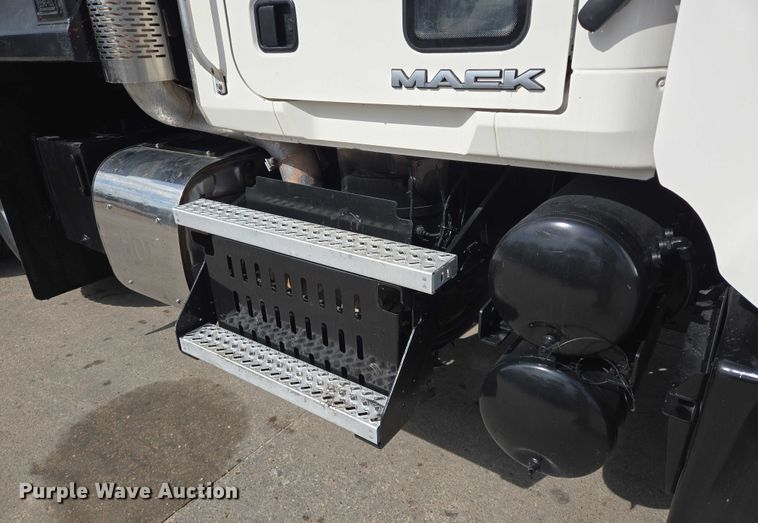 image for item DT4893 2013 Mack Granite GU713 dump truck