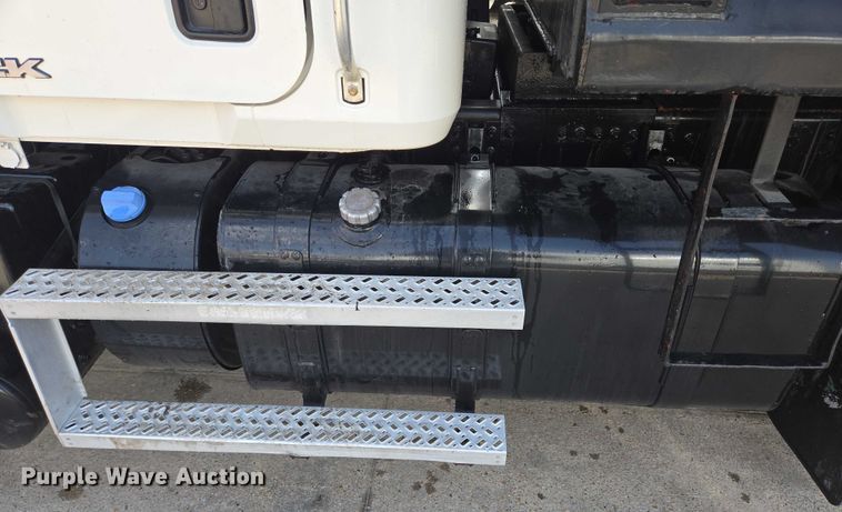 image for item DT4893 2013 Mack Granite GU713 dump truck