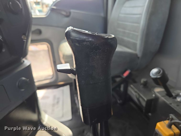 image for item DT4893 2013 Mack Granite GU713 dump truck