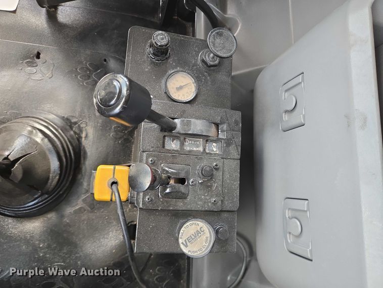 image for item DT4893 2013 Mack Granite GU713 dump truck