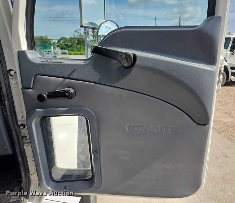 image for item DT4893 2013 Mack Granite GU713 dump truck