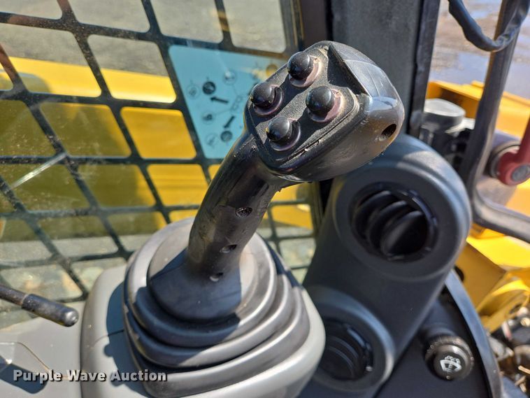 image for item DT4905 2018 Caterpillar 299D2 tracked skid steer loader