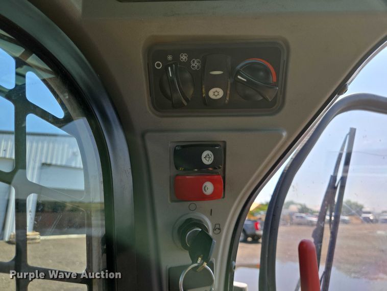 image for item DT4905 2018 Caterpillar 299D2 tracked skid steer loader