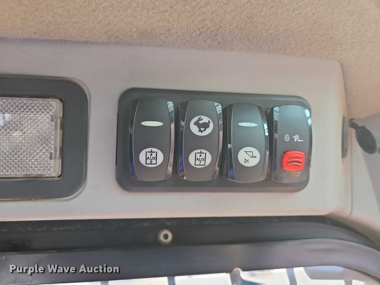 image for item DT4905 2018 Caterpillar 299D2 tracked skid steer loader