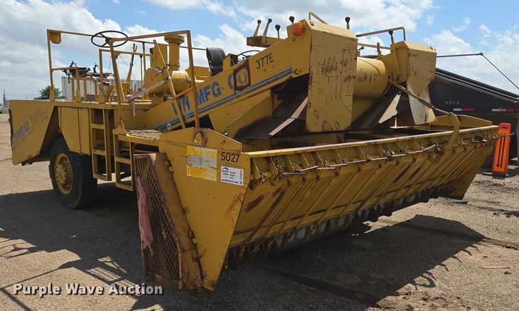 image for item DT4914 WH MFG Spread King chip spreader