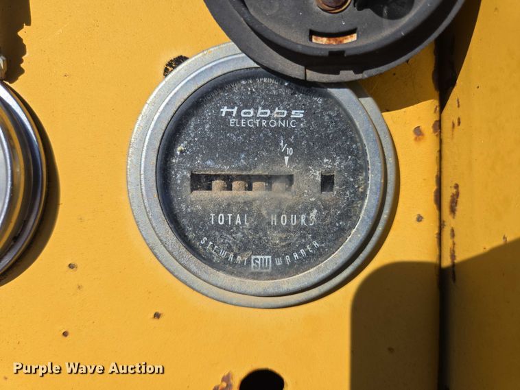 image for item DT4914 WH MFG Spread King chip spreader