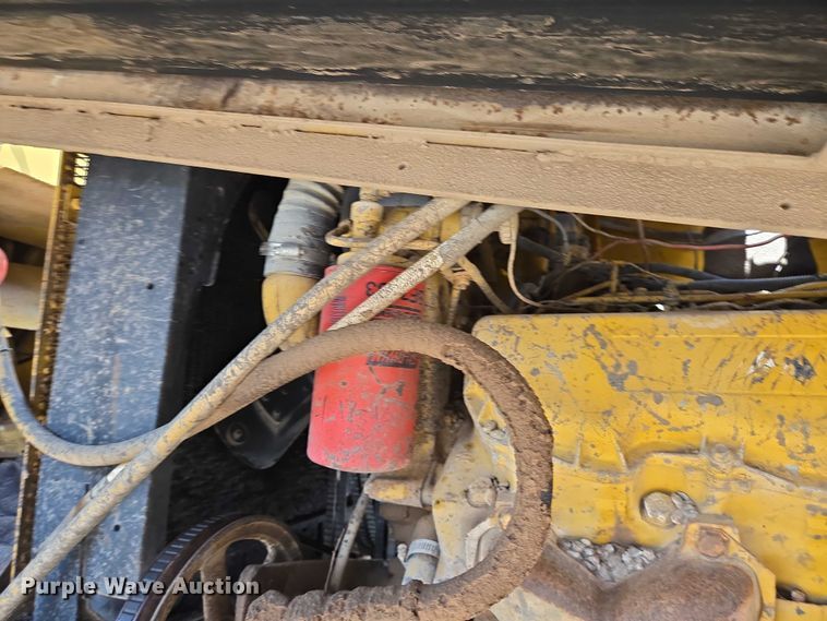 image for item DT4914 WH MFG Spread King chip spreader