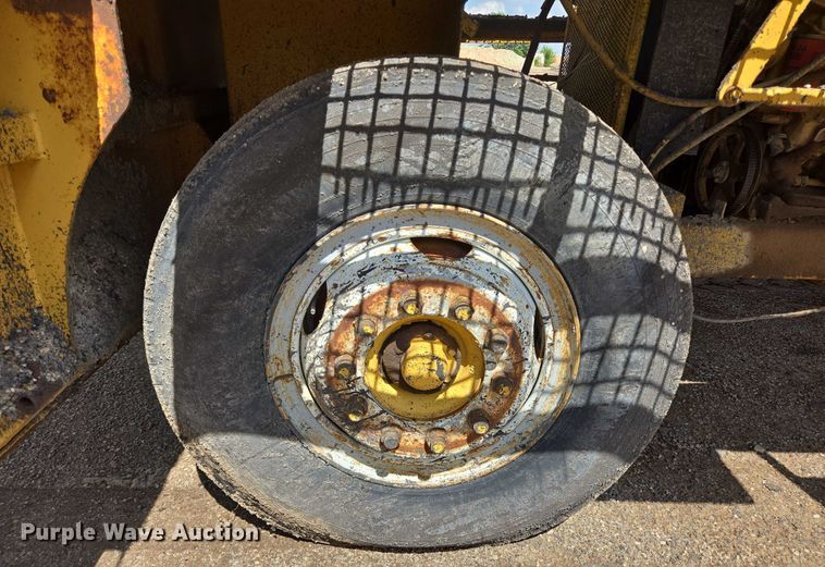 image for item DT4914 WH MFG Spread King chip spreader