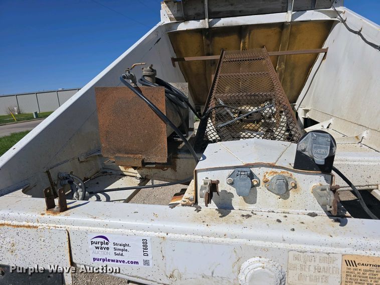 image for item DT6803 1998 Ranch Manufacturing Co. 21-42-3 bottom dump trailer