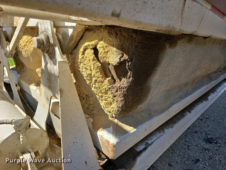 image for item DT6803 1998 Ranch Manufacturing Co. 21-42-3 bottom dump trailer