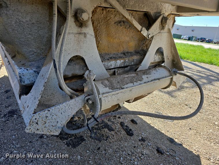 image for item DT6803 1998 Ranch Manufacturing Co. 21-42-3 bottom dump trailer