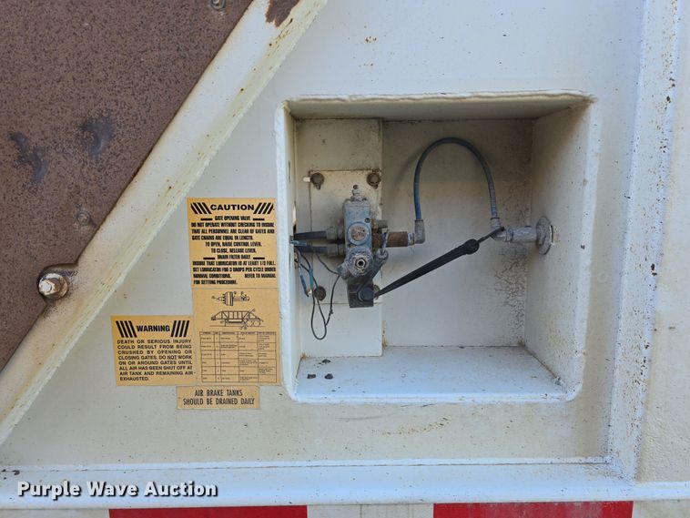 image for item DT6803 1998 Ranch Manufacturing Co. 21-42-3 bottom dump trailer