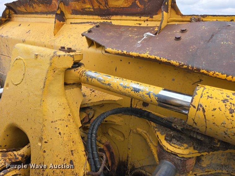 image for item DT6889 2006 Komatsu D61EX-15 dozer