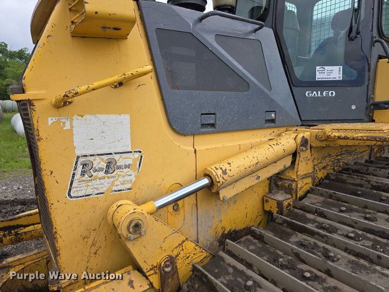 image for item DT6889 2006 Komatsu D61EX-15 dozer