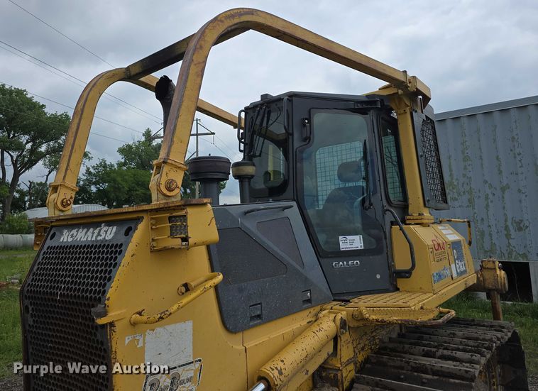 image for item DT6889 2006 Komatsu D61EX-15 dozer