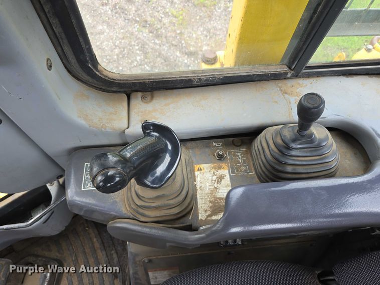 image for item DT6889 2006 Komatsu D61EX-15 dozer