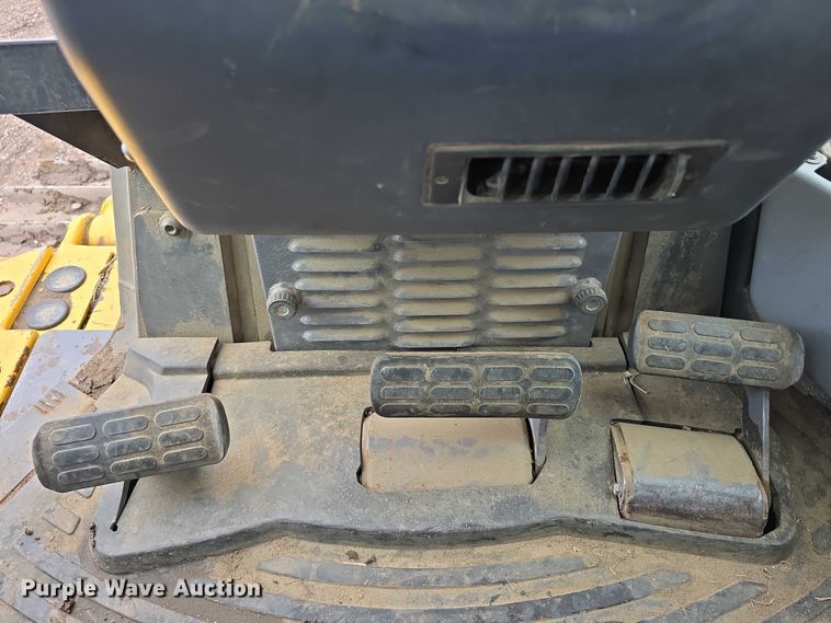 image for item DT6889 2006 Komatsu D61EX-15 dozer