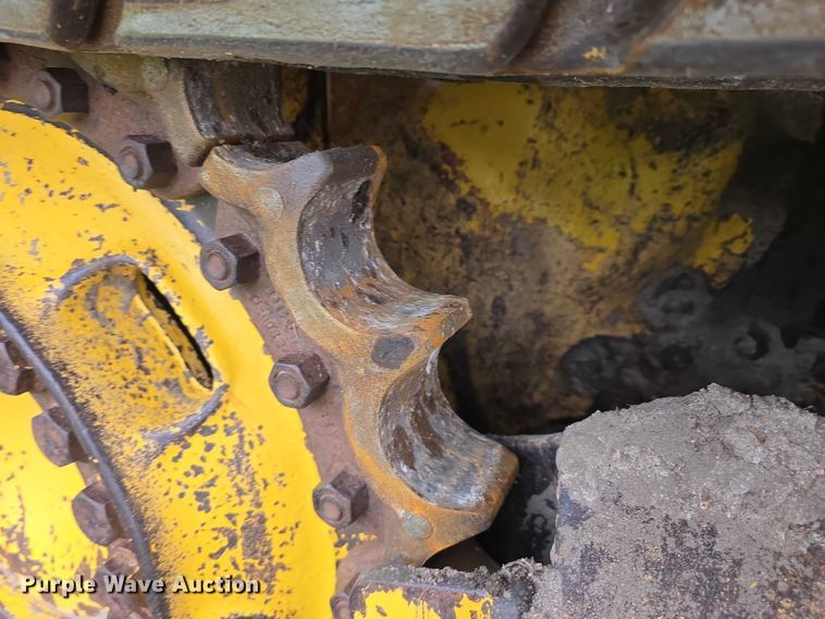 image for item DT6889 2006 Komatsu D61EX-15 dozer