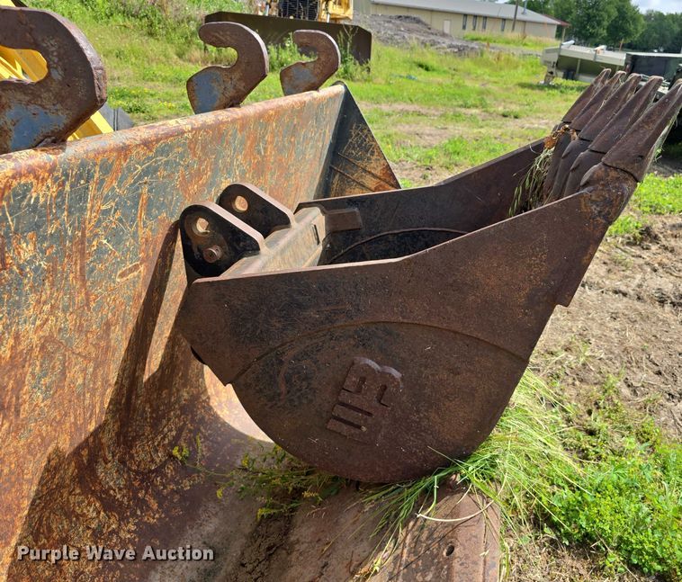 image for item DT6928 2006 Komatsu 150 AWS backhoe