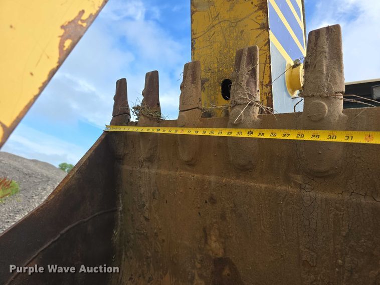 image for item DT6928 2006 Komatsu 150 AWS backhoe