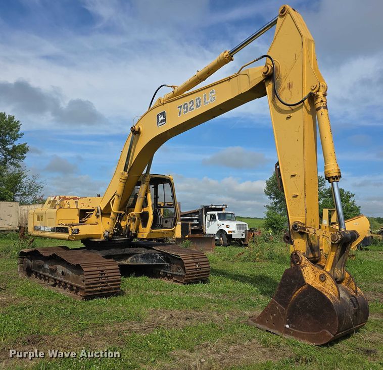 image for item DT6929 1996 John Deere 792DLC excavator