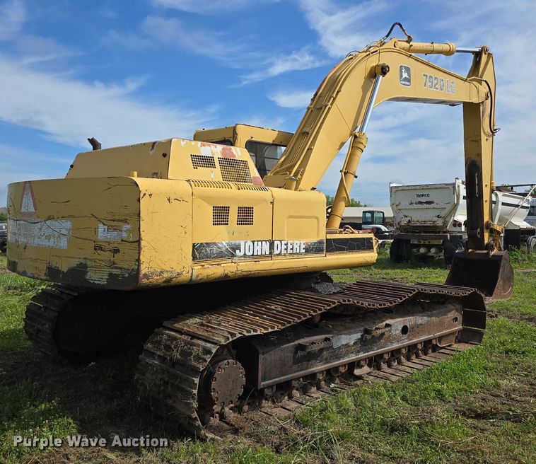 image for item DT6929 1996 John Deere 792DLC excavator