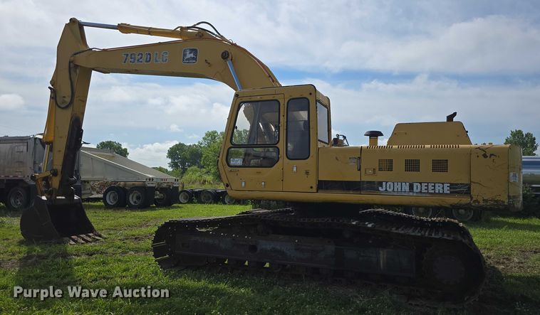image for item DT6929 1996 John Deere 792DLC excavator