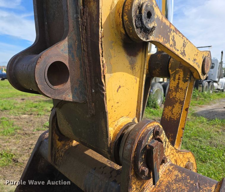 image for item DT6929 1996 John Deere 792DLC excavator