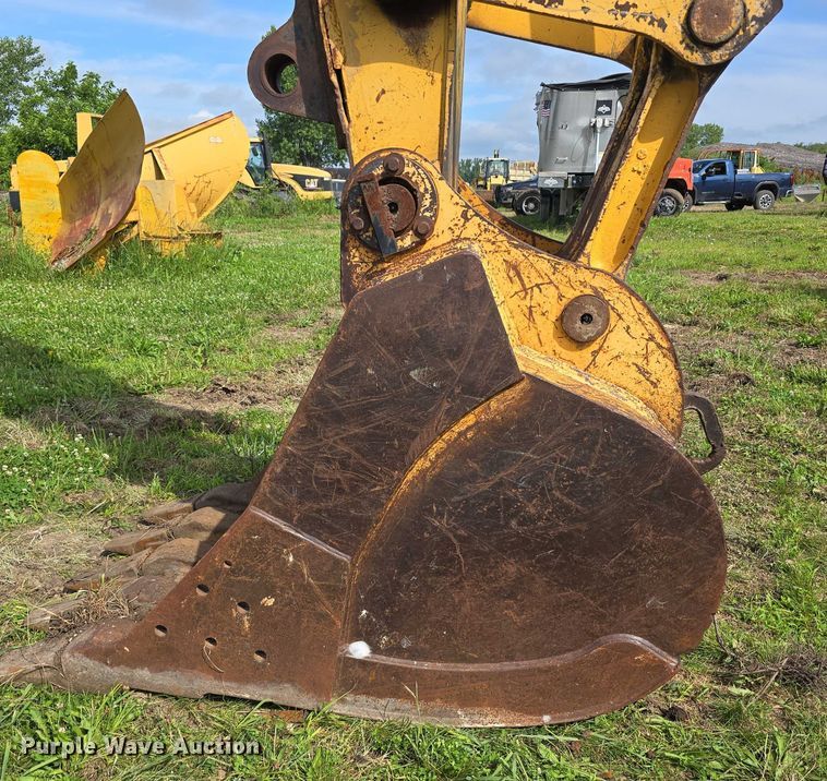image for item DT6929 1996 John Deere 792DLC excavator