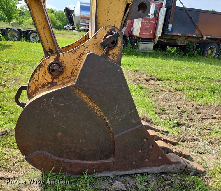 image for item DT6929 1996 John Deere 792DLC excavator