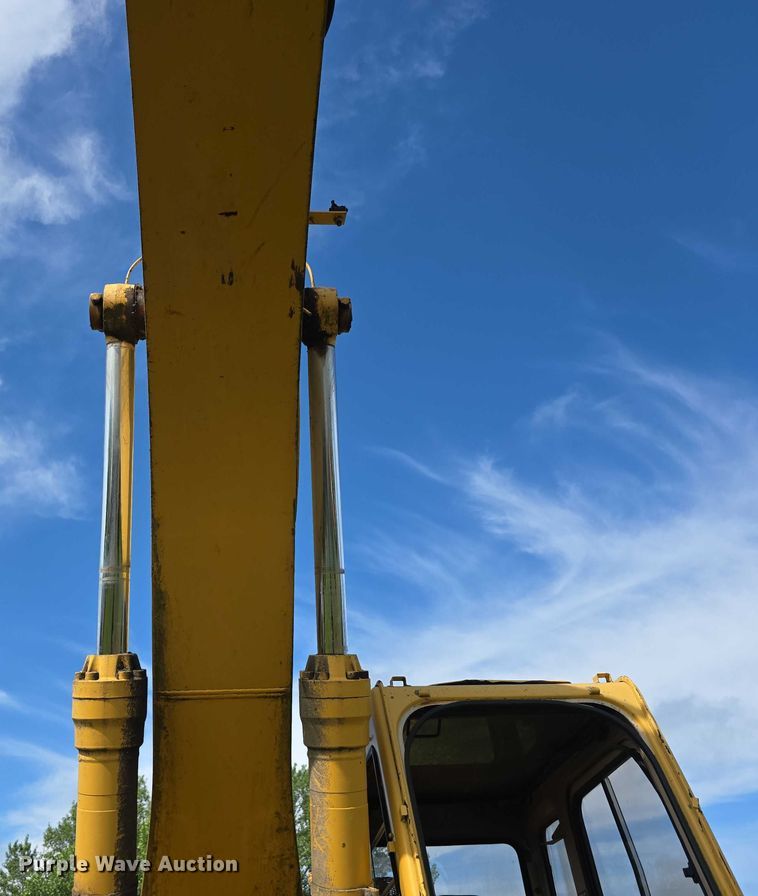 image for item DT6929 1996 John Deere 792DLC excavator