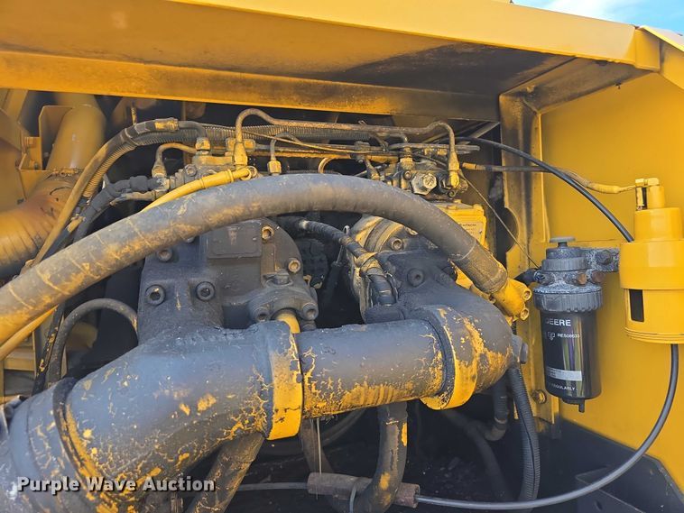 image for item DT6929 1996 John Deere 792DLC excavator