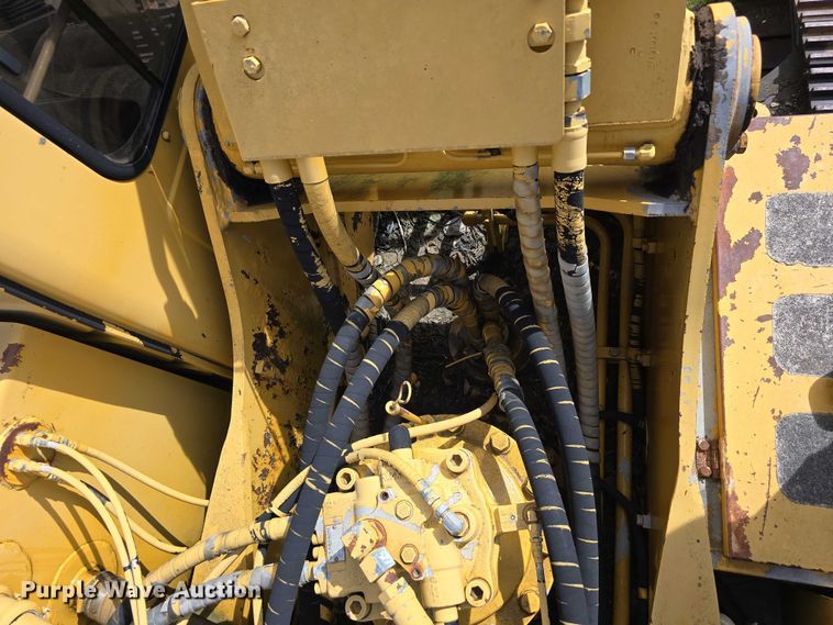 image for item DT6929 1996 John Deere 792DLC excavator