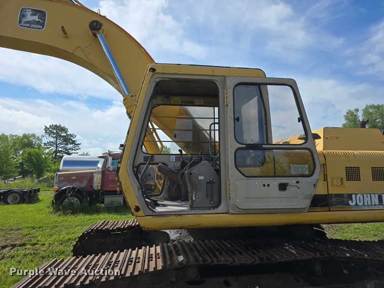 image for item DT6929 1996 John Deere 792DLC excavator