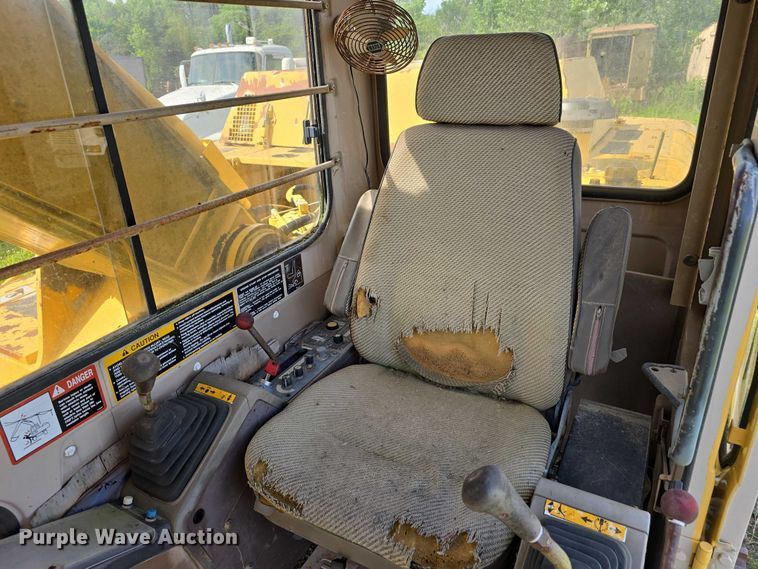 image for item DT6929 1996 John Deere 792DLC excavator