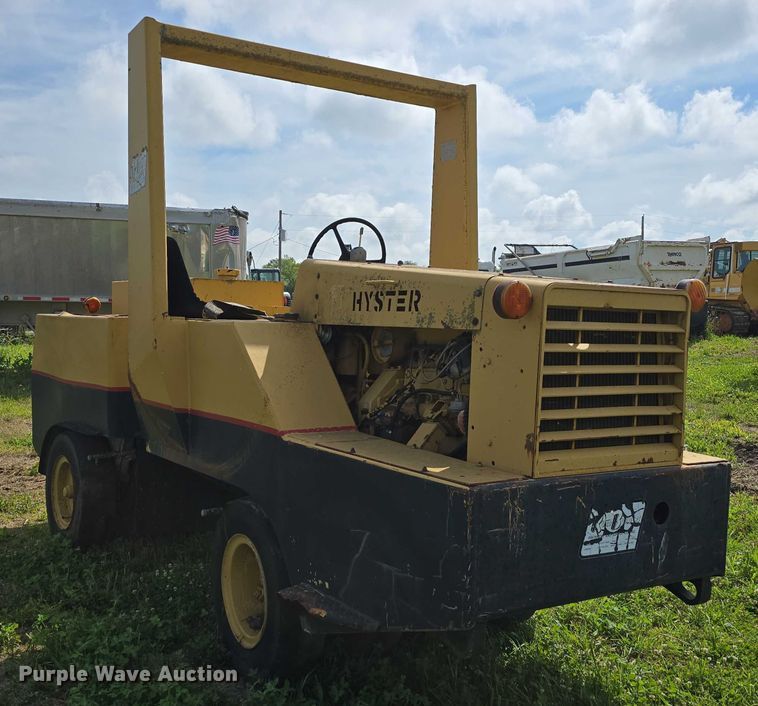 image for item DT6931 Hyster C530A pneumatic roller