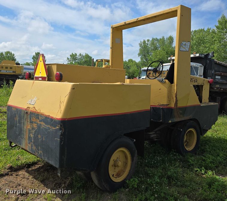 image for item DT6931 Hyster C530A pneumatic roller