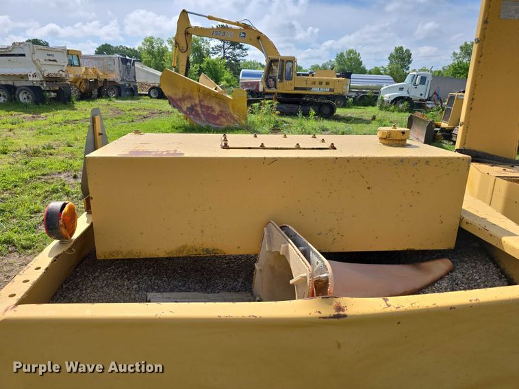 image for item DT6931 Hyster C530A pneumatic roller