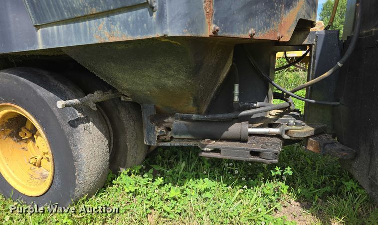 image for item DT6931 Hyster C530A pneumatic roller