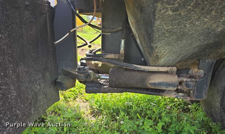 image for item DT6931 Hyster C530A pneumatic roller