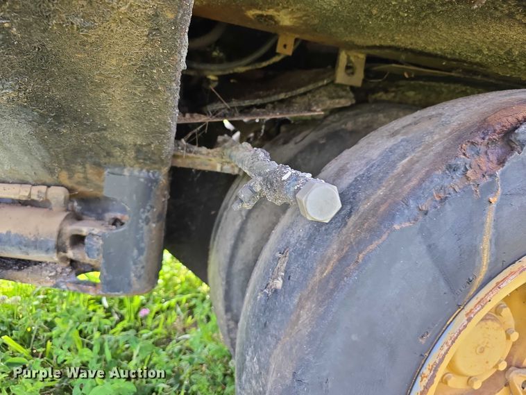 image for item DT6931 Hyster C530A pneumatic roller