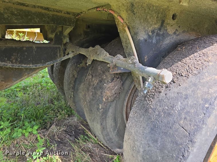 image for item DT6931 Hyster C530A pneumatic roller