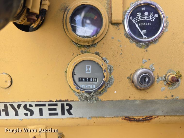 image for item DT6931 Hyster C530A pneumatic roller