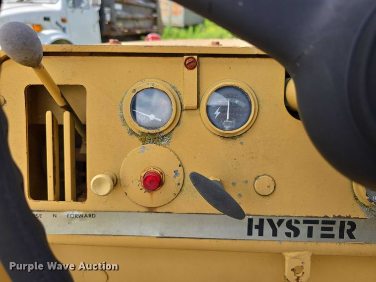 image for item DT6931 Hyster C530A pneumatic roller