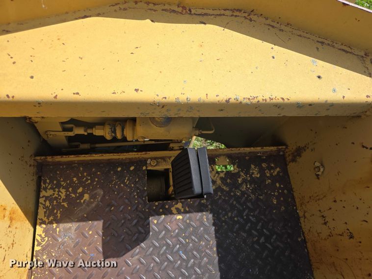 image for item DT6931 Hyster C530A pneumatic roller