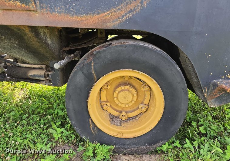 image for item DT6931 Hyster C530A pneumatic roller